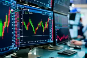 Big Money Flees Tech Stocks at Fastest Pace in Years - Professional coverage